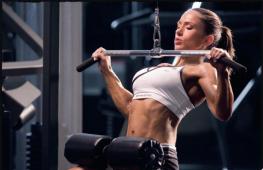 Комплекс упражнений для мужчин на развитие мышц спины в тренажерном зале